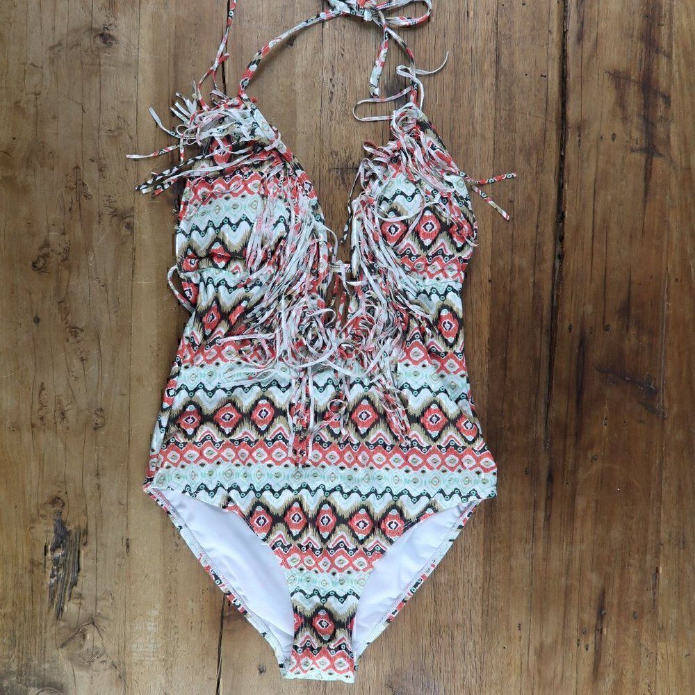 BOOHOOโAZTECย TRIBALโFRINGEโMODERATEโCOVERAGEโHALTERโONEโPIECEโSWIMSUITโSIZEโ6